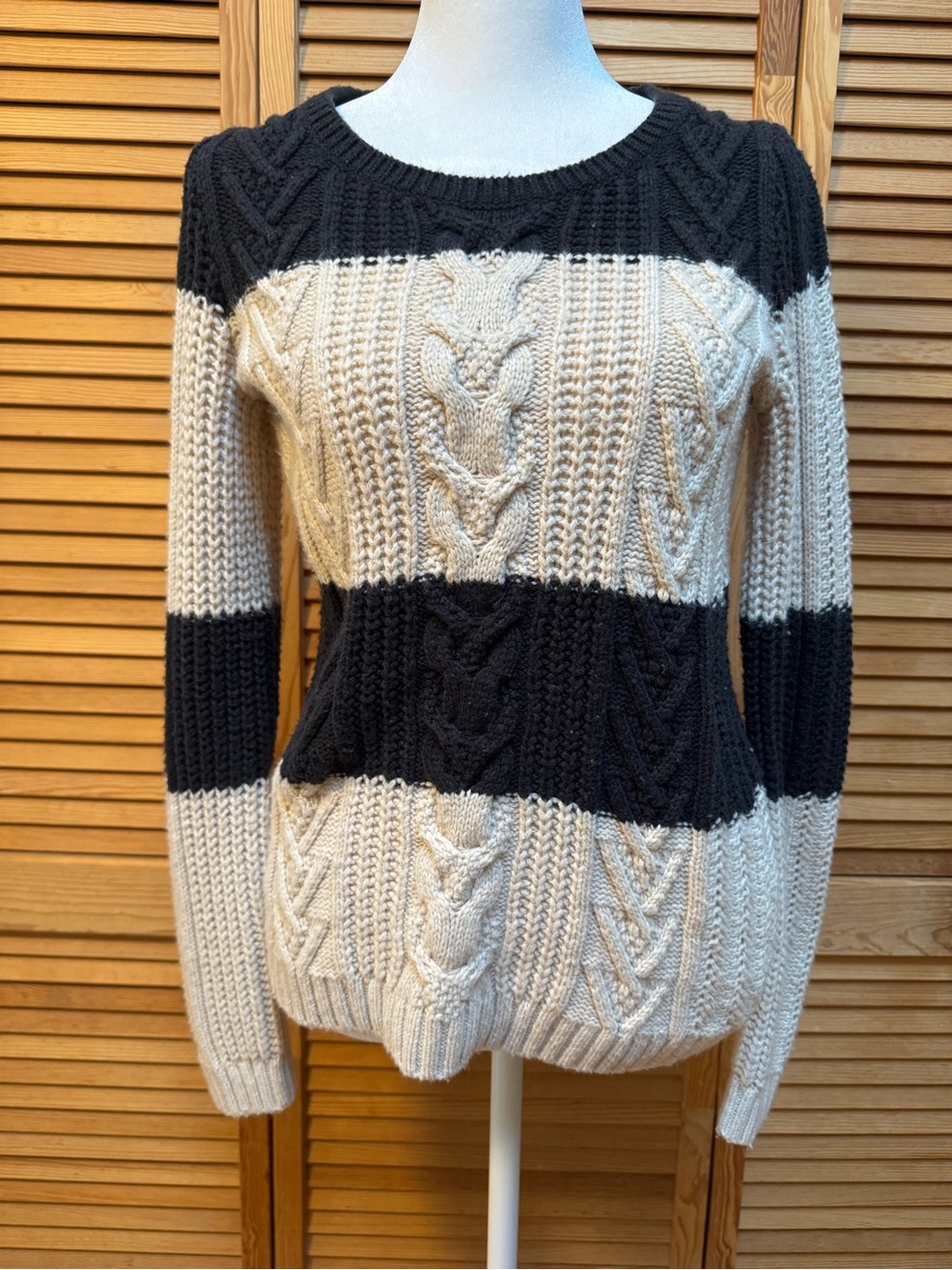 GAP Black & Cream Striped Cable-Knit Crewneck Sweater Size Medium Preppy Cozy